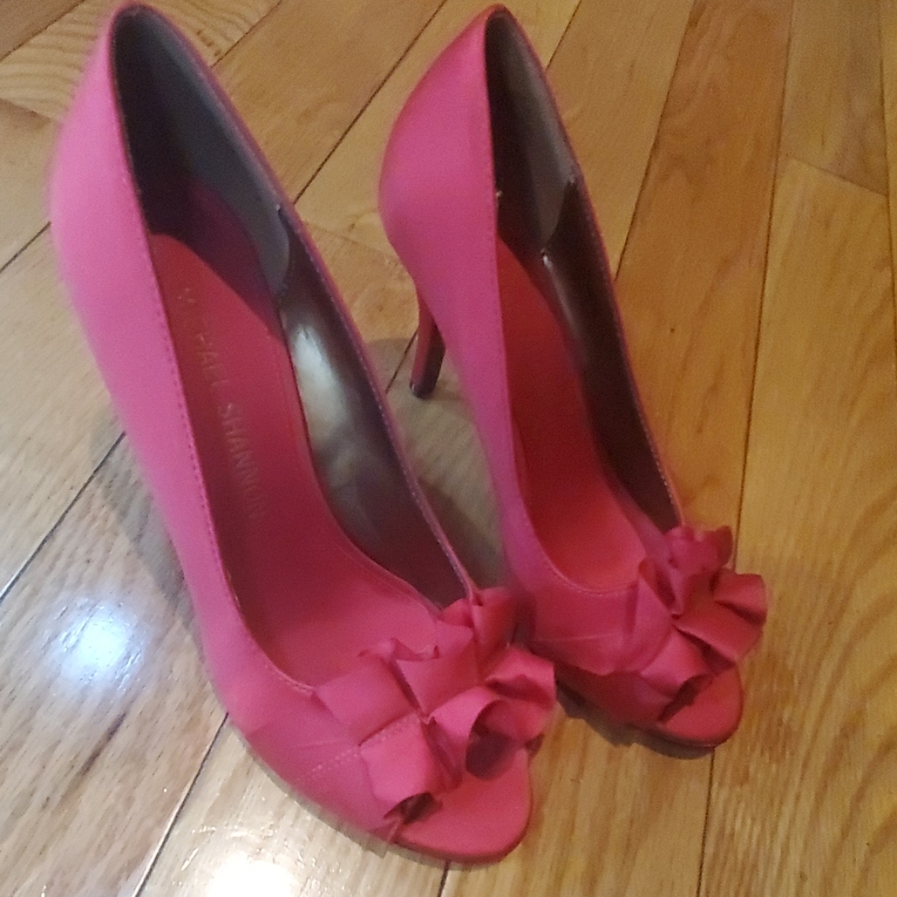 Michael Shannon (5)  sz 7 peep toe 3inch never worn